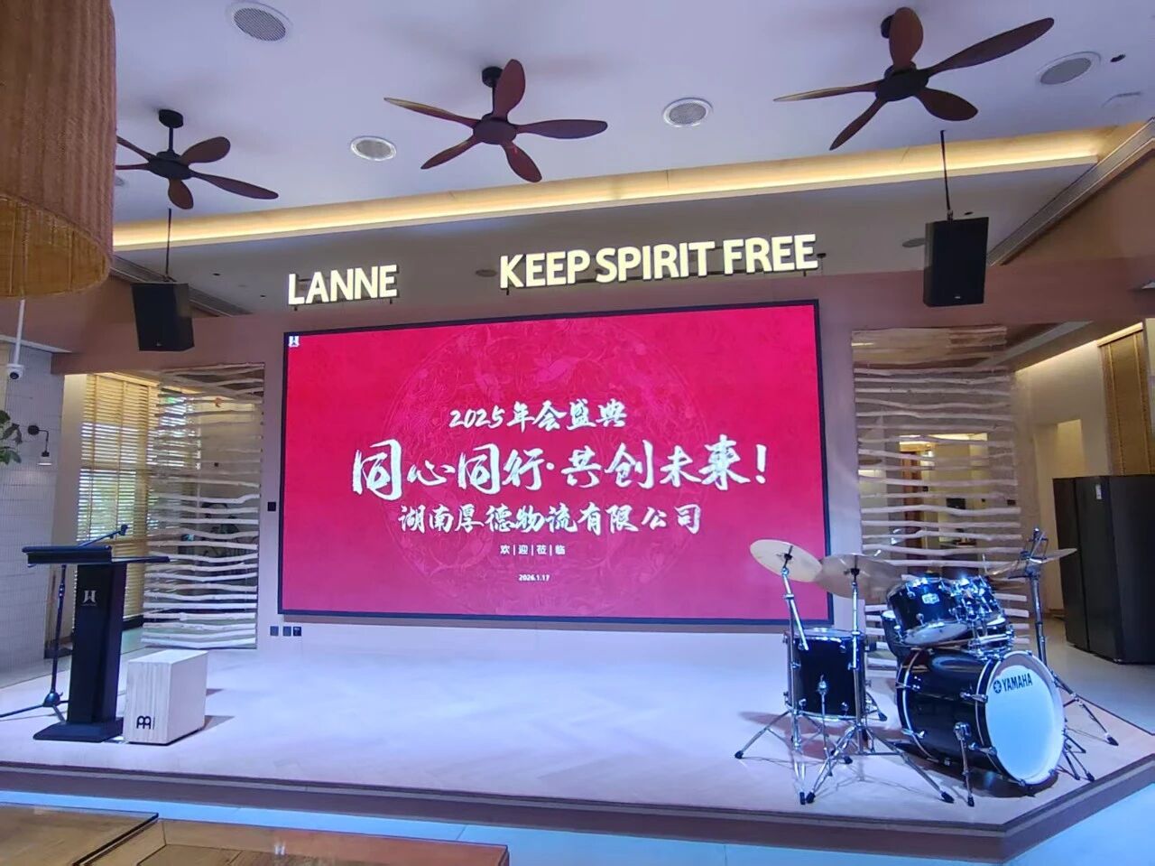 10eb5e9e7a347461c5a22b49eca2633f.jpg